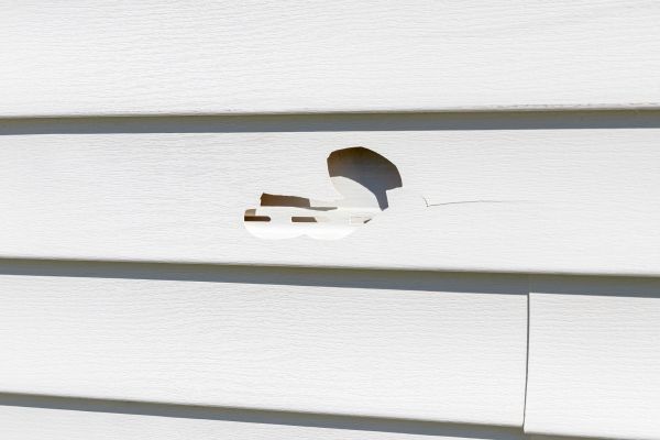 Cost of White Vinyl Siding Repair in Huntersville